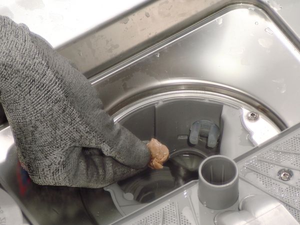Vaatwasser verstopt? Zo los je het op!